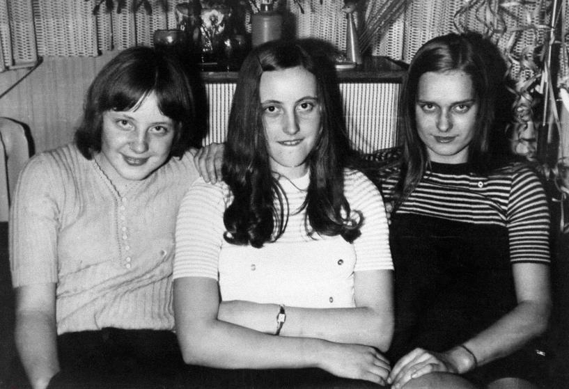 Angela 18 gadu vecumā, ar draudzenēm sagaidot Jauno gadu (1972/73)  Berlīne